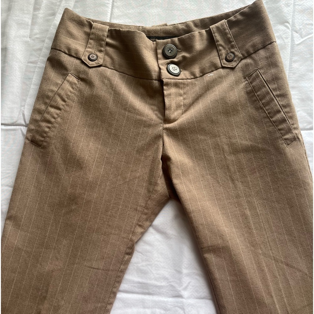 Size 2- Slight fraying on front buttons but overall great condition. Perfect!